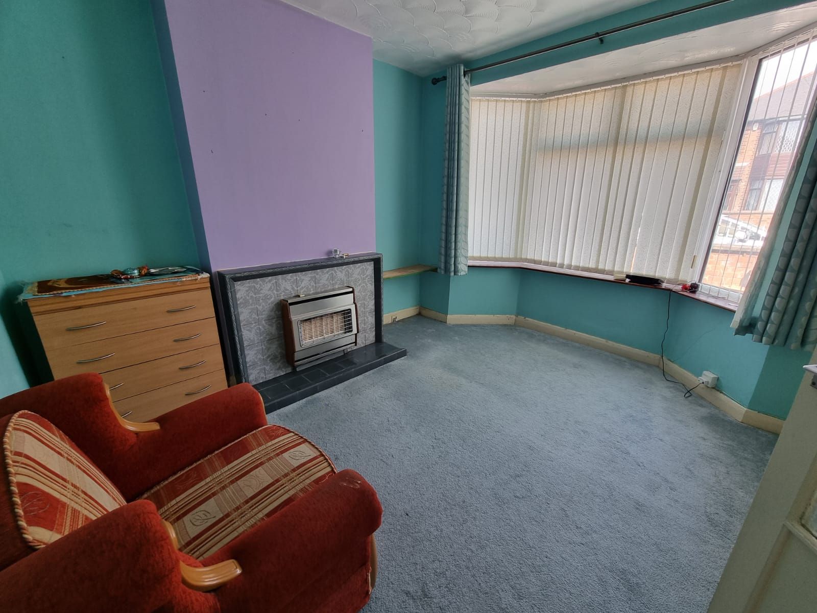 5 bedroom semi-detached house For Sale in Leicester - Photograph 3.