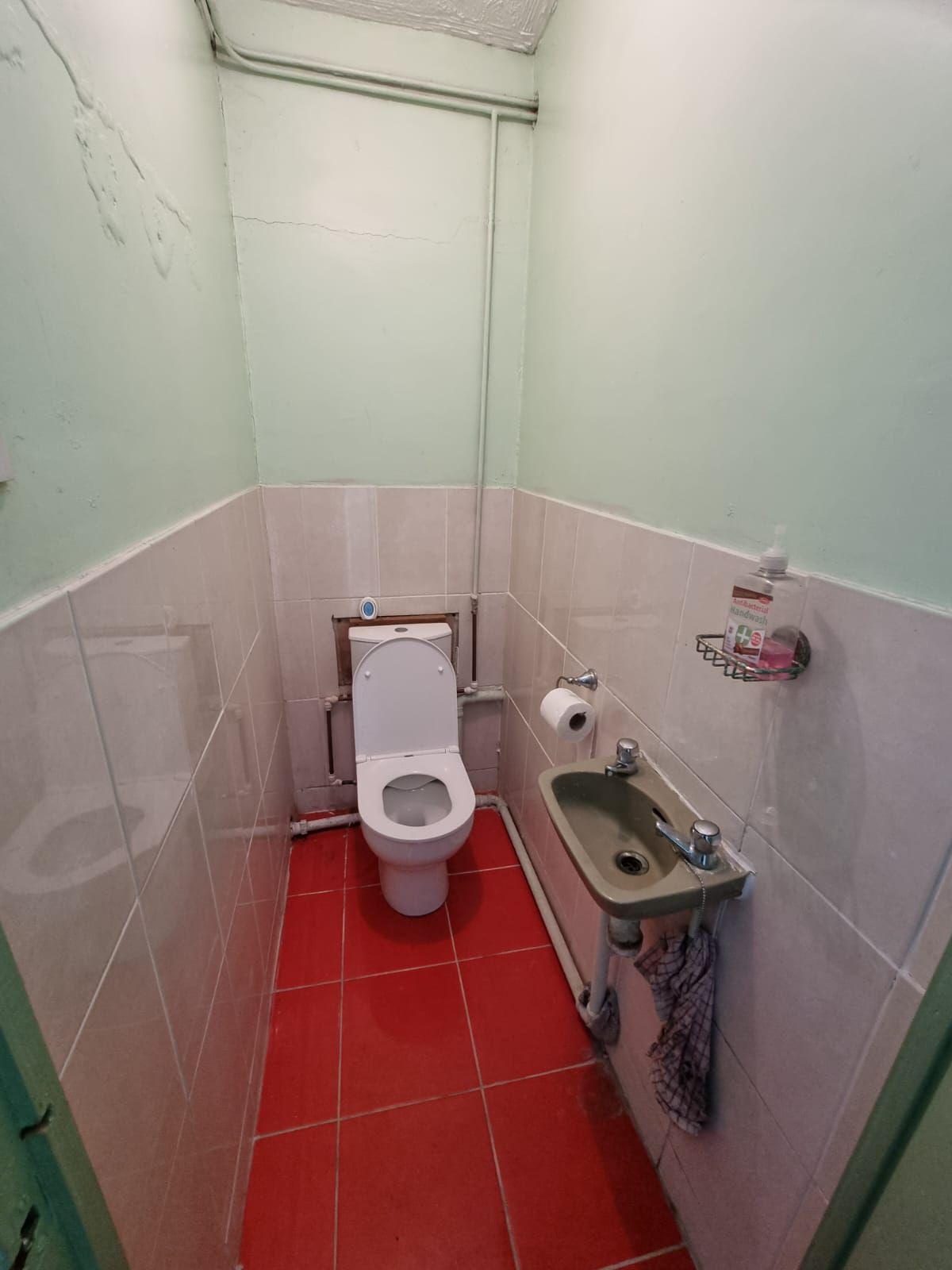 5 bedroom semi-detached house For Sale in Leicester - Photograph 6.