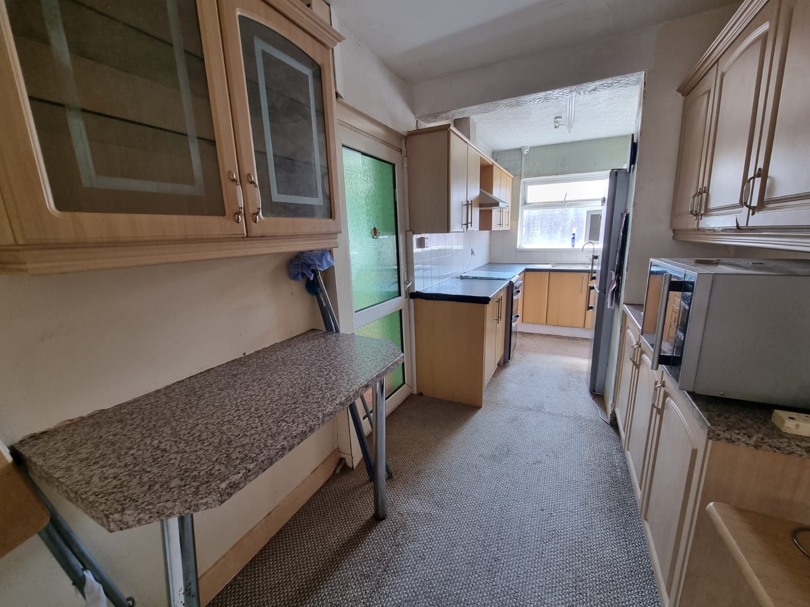 5 bedroom semi-detached house For Sale in Leicester - Photograph 4.