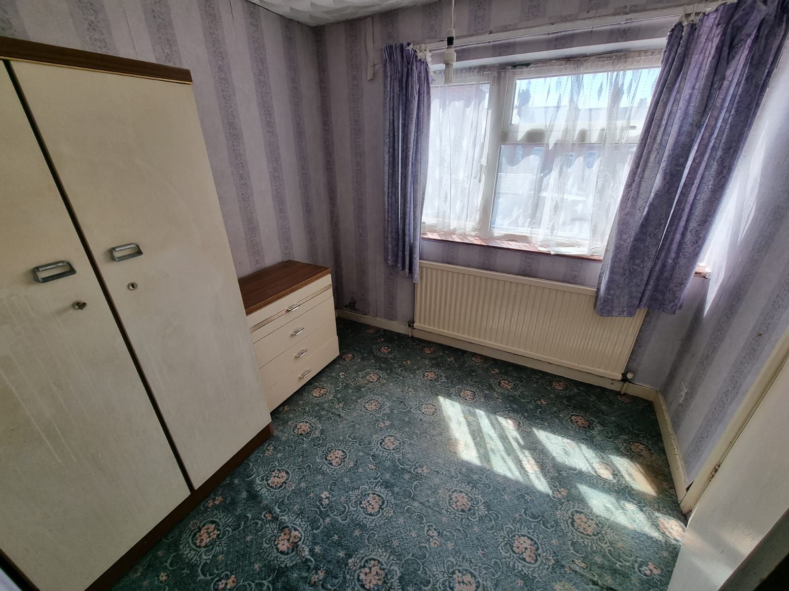 5 bedroom semi-detached house For Sale in Leicester - Photograph 10.