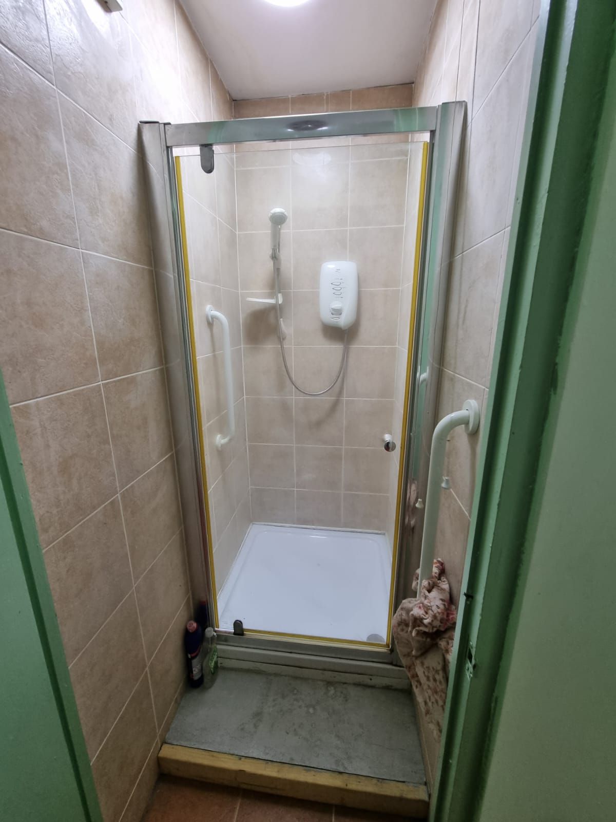 5 bedroom semi-detached house For Sale in Leicester - Photograph 7.