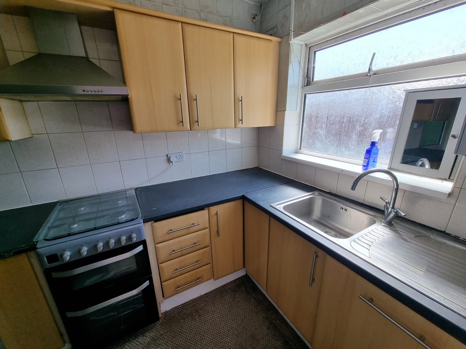 5 bedroom semi-detached house For Sale in Leicester - Photograph 5.