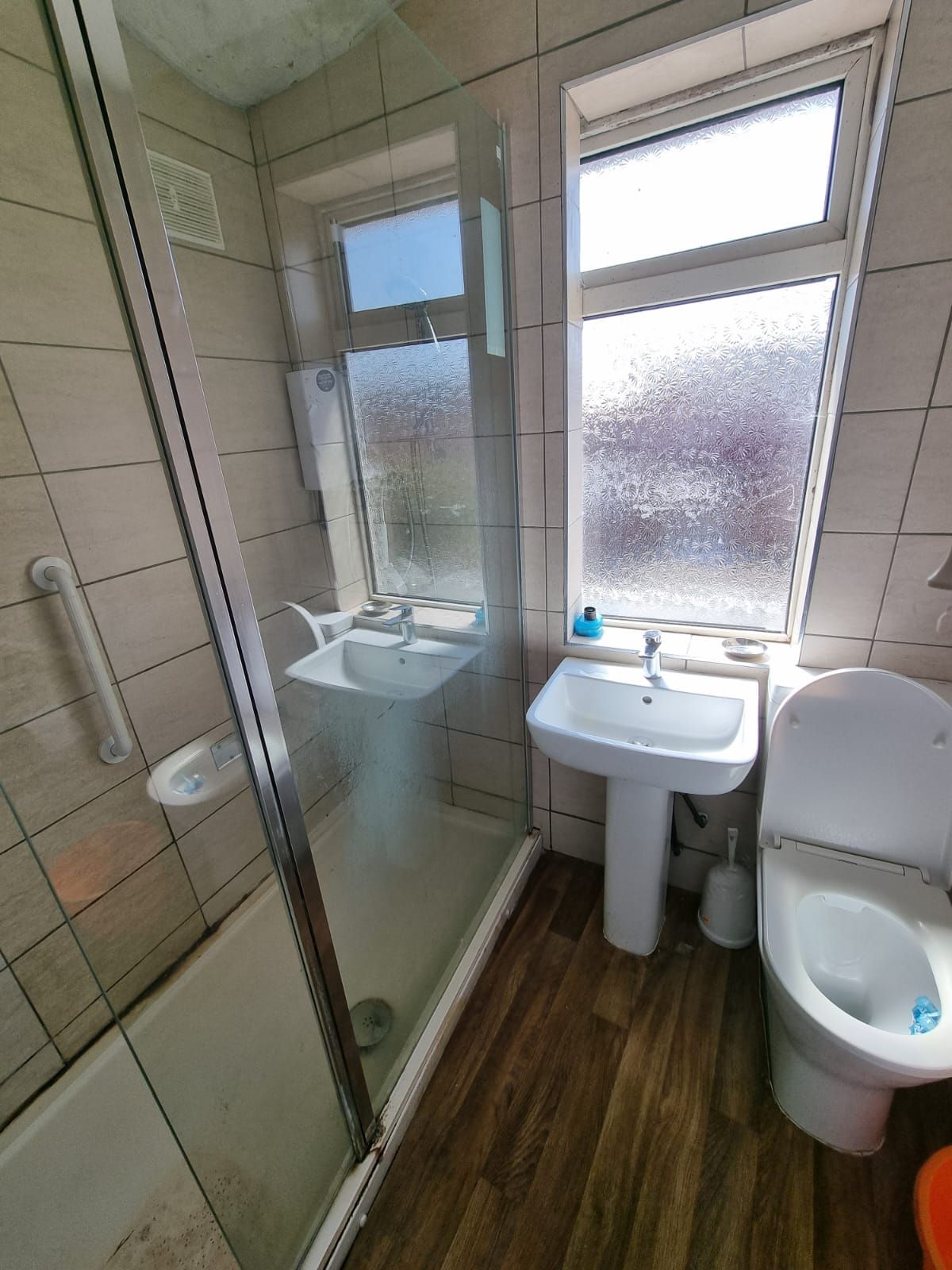 5 bedroom semi-detached house For Sale in Leicester - Photograph 12.