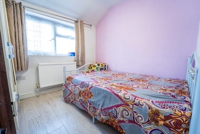 8 bedroom semi-detached house For Sale in Leicester - Photograph 24.
