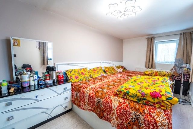 8 bedroom semi-detached house For Sale in Leicester - Photograph 28.