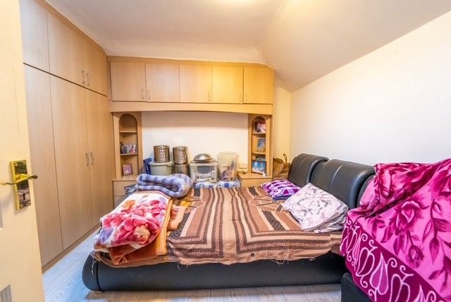 8 bedroom semi-detached house For Sale in Leicester - Photograph 22.