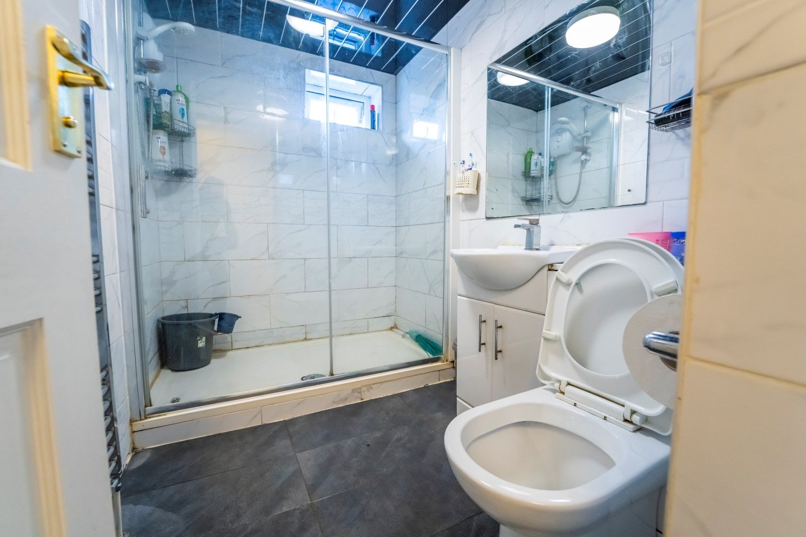 8 bedroom semi-detached house For Sale in Leicester - Photograph 16.