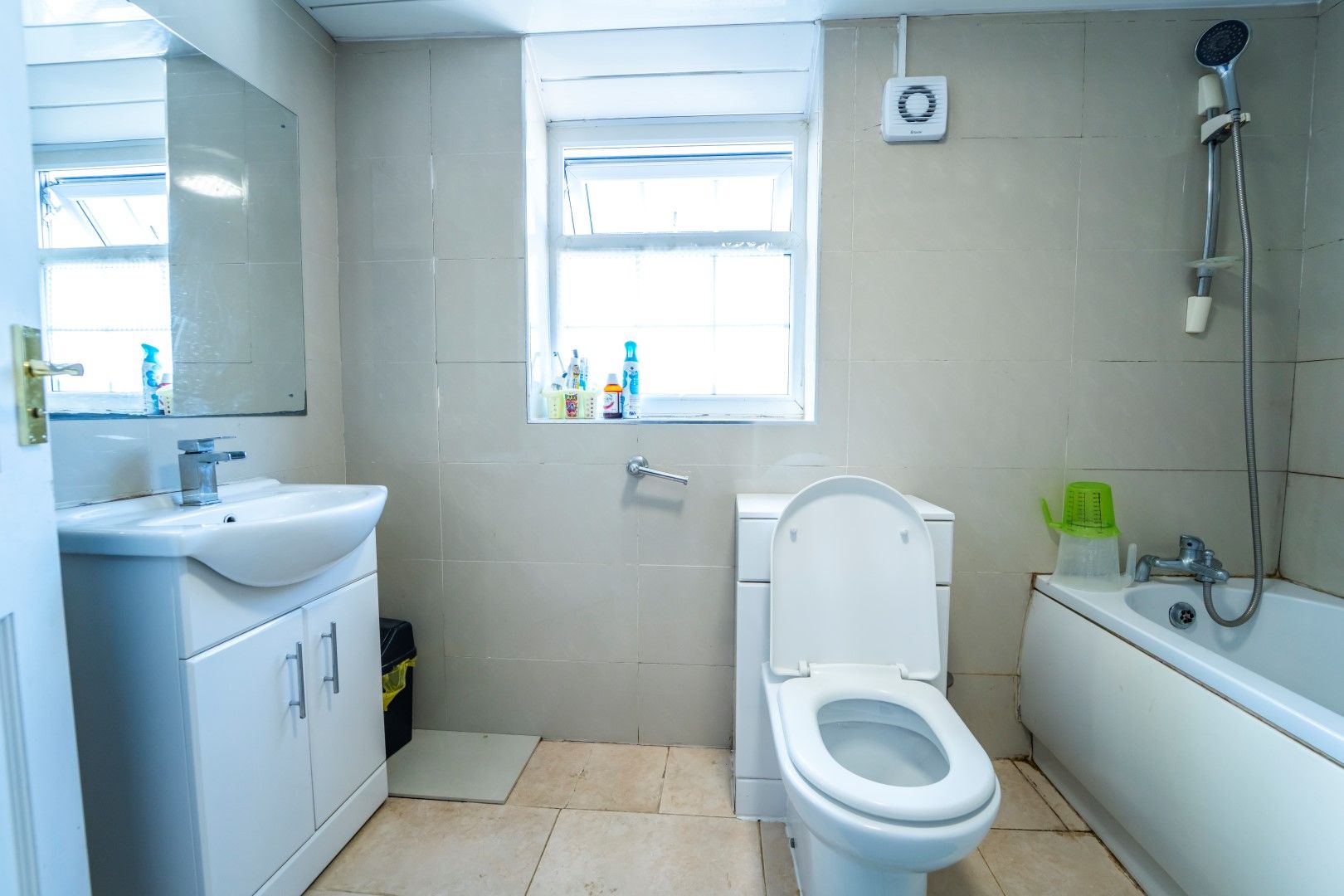 8 bedroom semi-detached house For Sale in Leicester - Photograph 21.