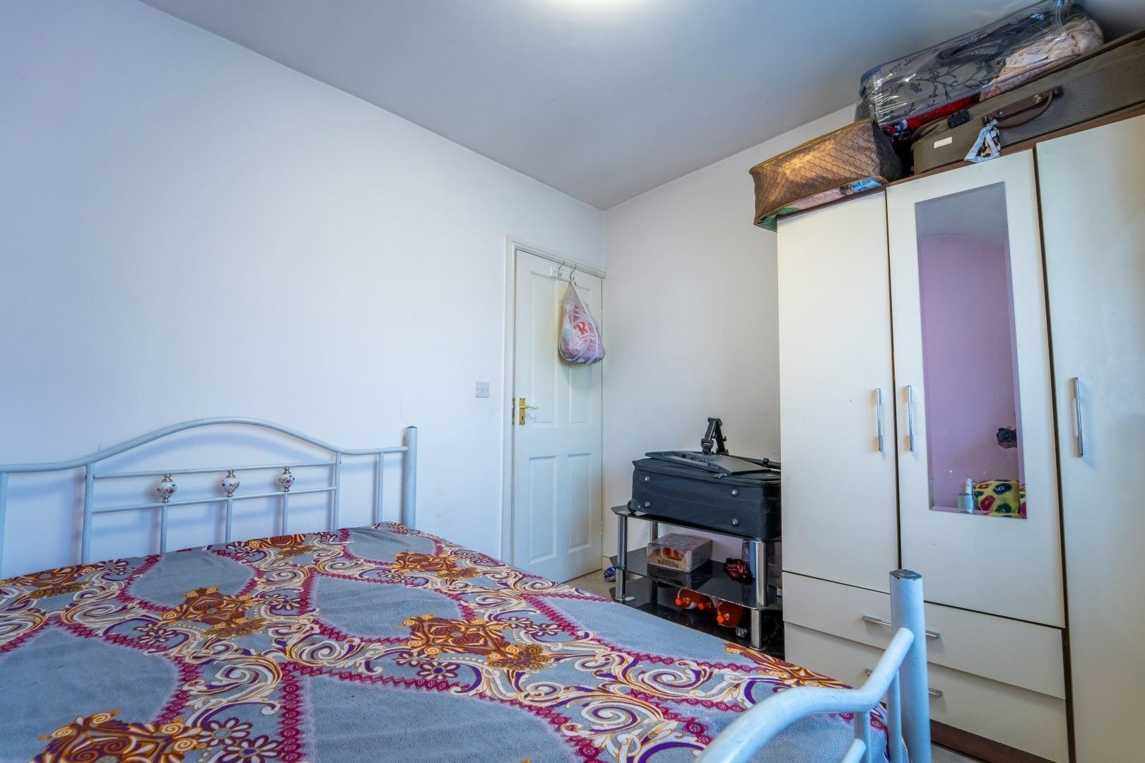 8 bedroom semi-detached house For Sale in Leicester - Photograph 25.