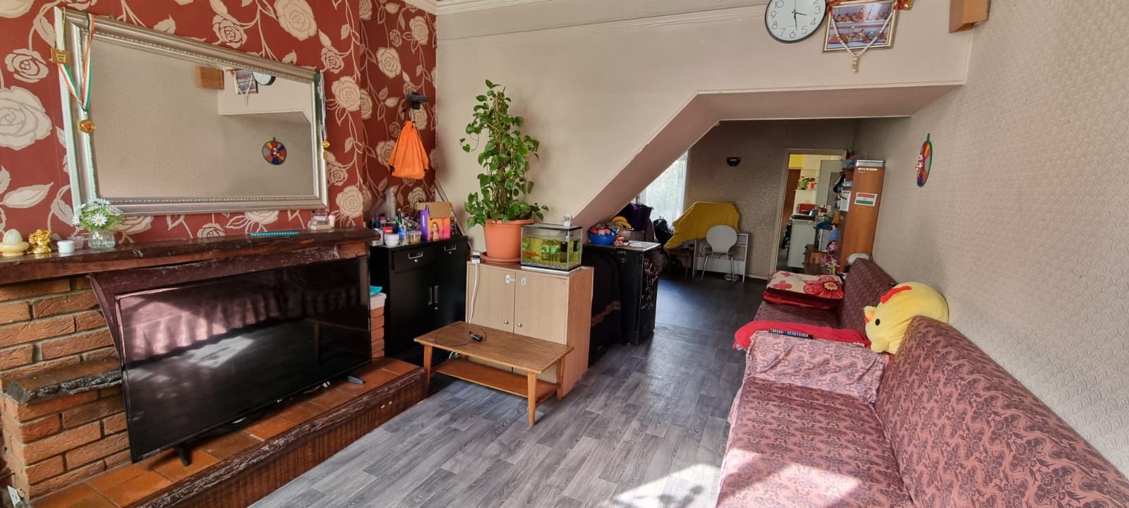 3 bedroom mid terraced house For Sale in Leicester - Photograph 3.