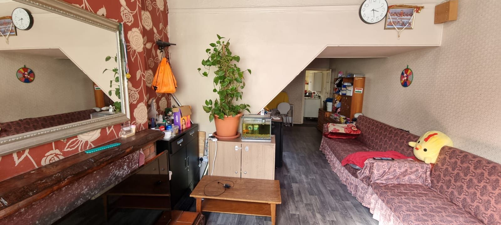 3 bedroom mid terraced house For Sale in Leicester - Photograph 2.