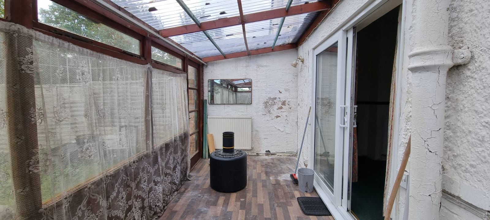 3 bedroom semi-detached house For Sale in Leicester - Photograph 7.