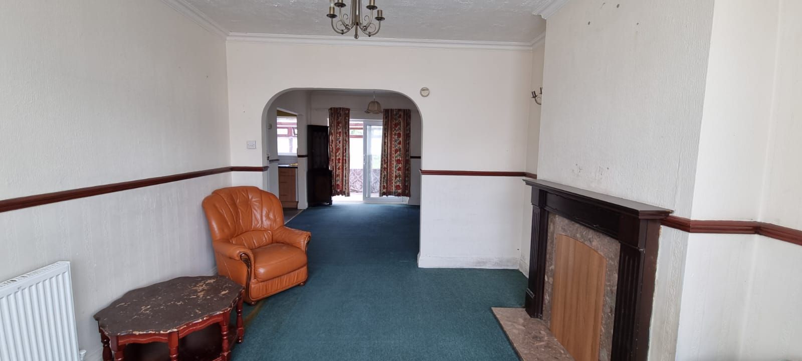 3 bedroom semi-detached house For Sale in Leicester - Photograph 3.