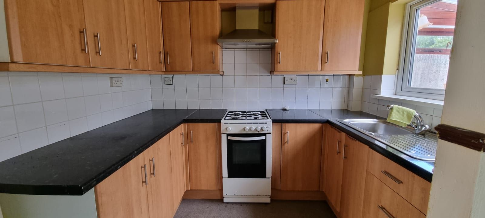 3 bedroom semi-detached house For Sale in Leicester - Photograph 5.