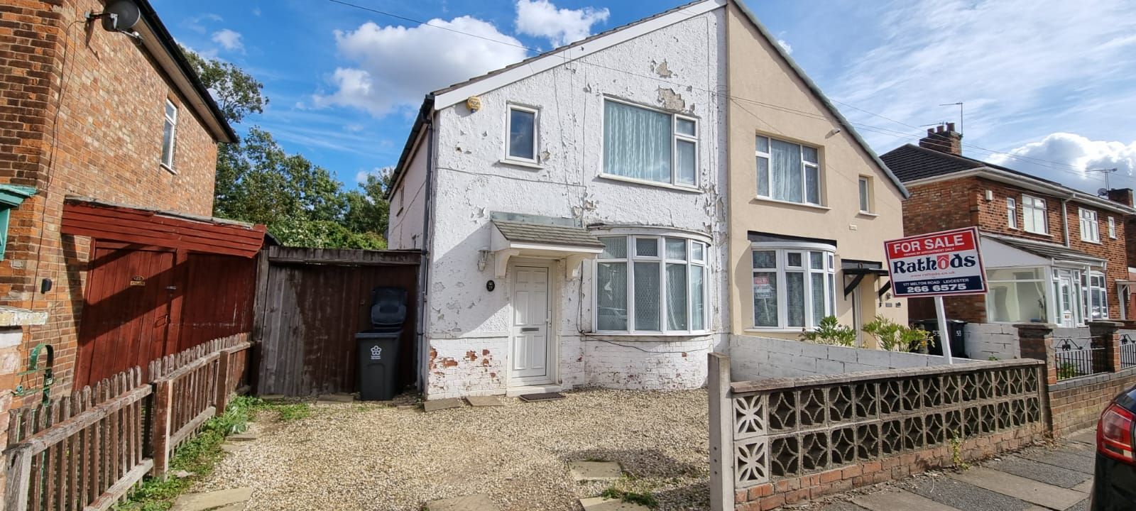 3 bedroom semi-detached house For Sale in Leicester - Photograph 1.