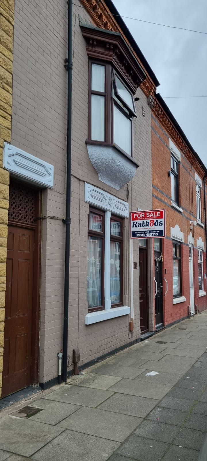 3 bedroom mid terraced house For Sale in Leicester - Photograph 1.