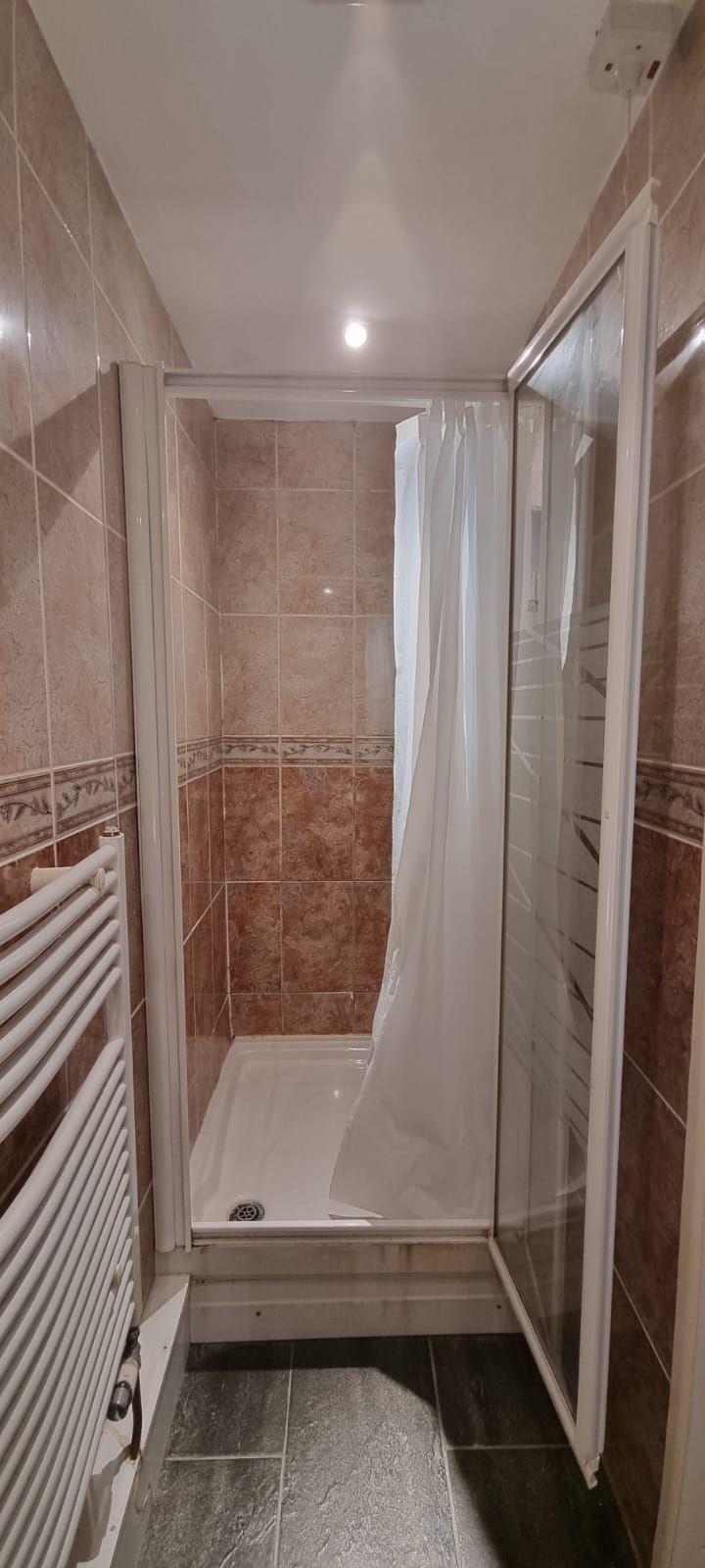 3 bedroom mid terraced house For Sale in Leicester - Photograph 18.