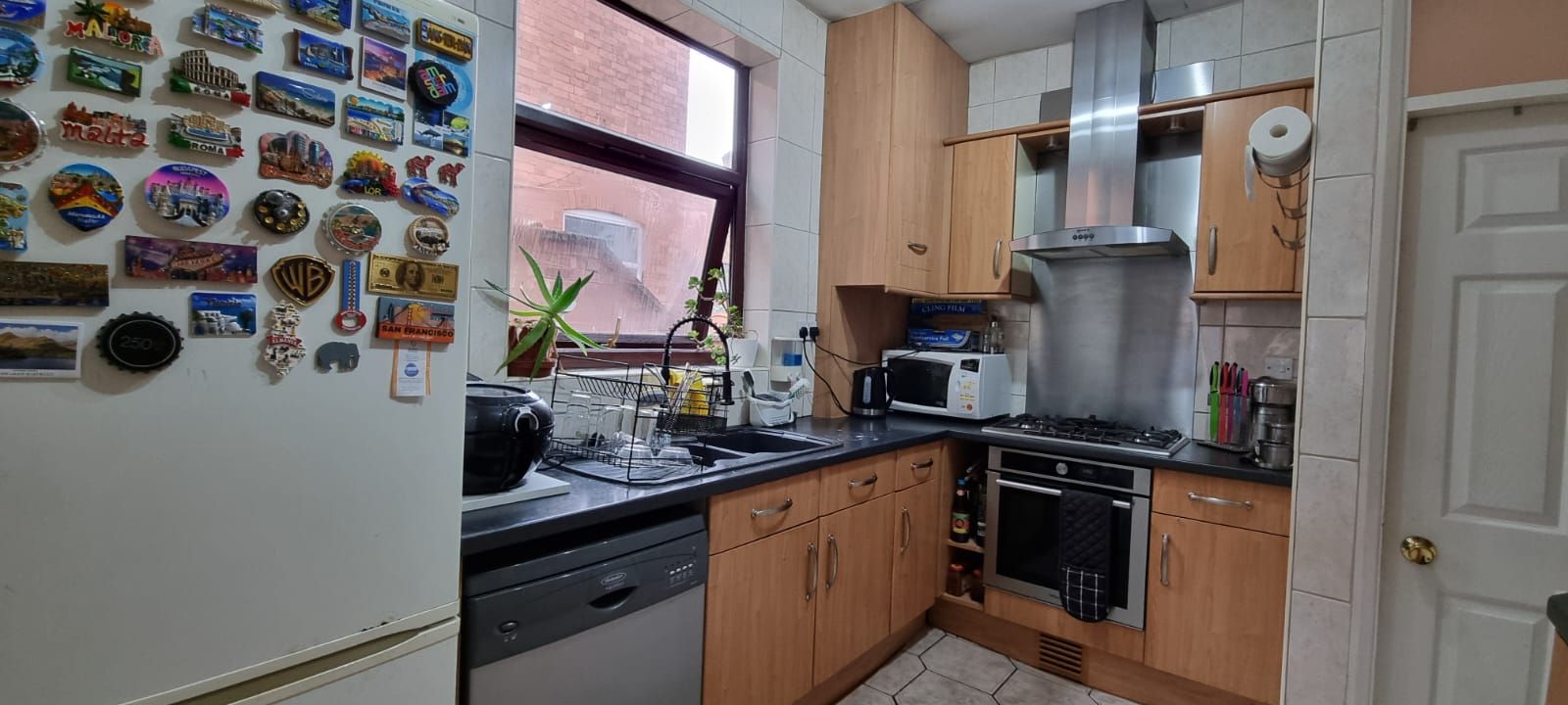 3 bedroom mid terraced house For Sale in Leicester - Photograph 7.