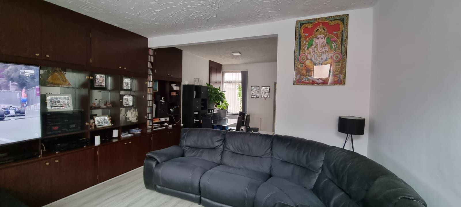 3 bedroom mid terraced house For Sale in Leicester - Photograph 3.
