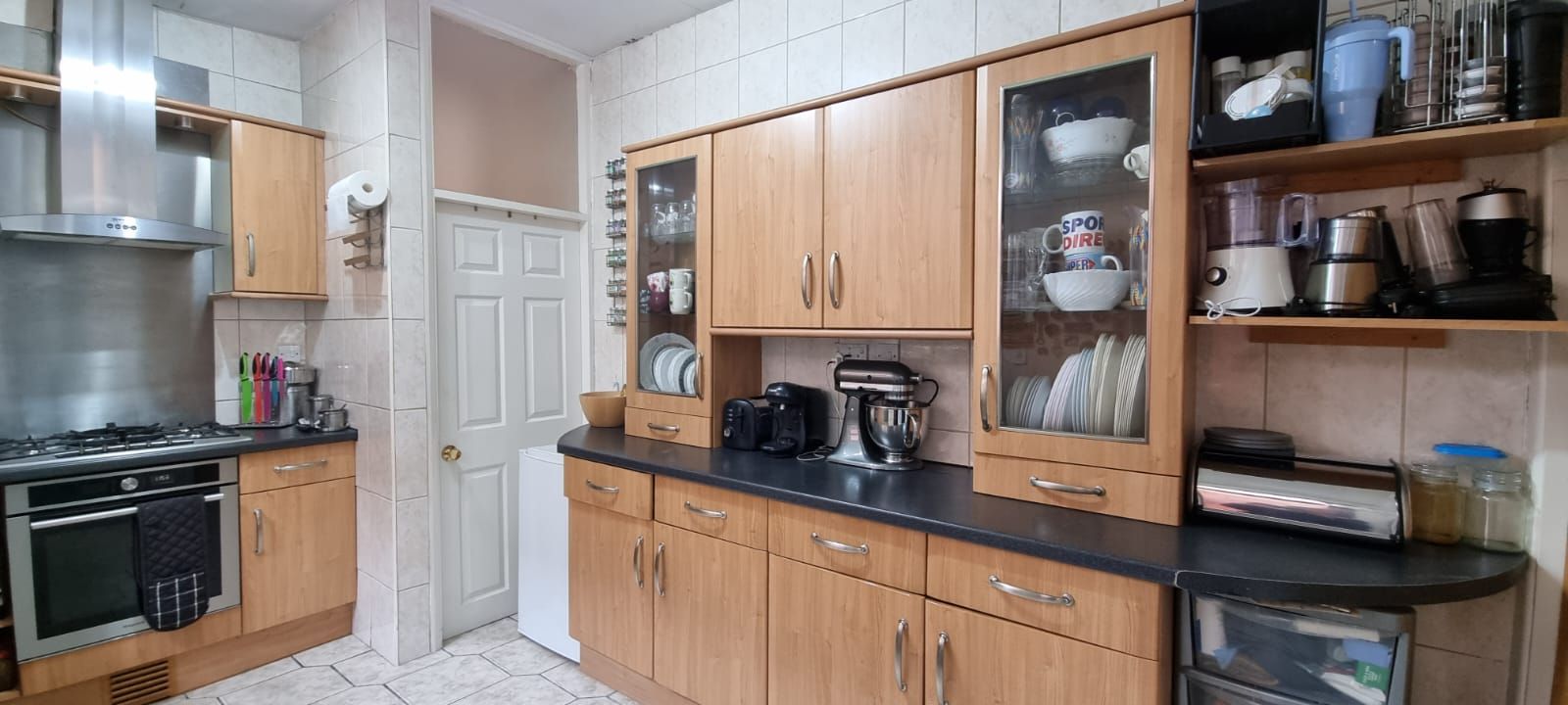 3 bedroom mid terraced house For Sale in Leicester - Photograph 8.