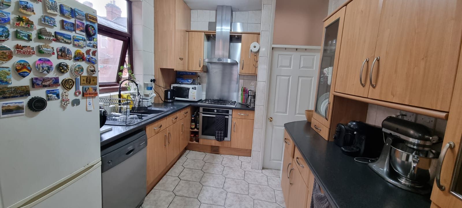 3 bedroom mid terraced house For Sale in Leicester - Photograph 6.