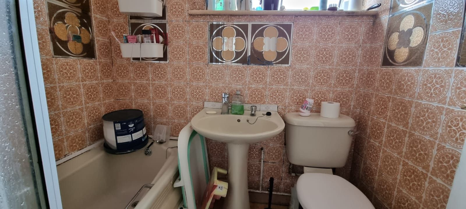 2 bedroom semi-detached bungalow For Sale in Leicester - Photograph 6.