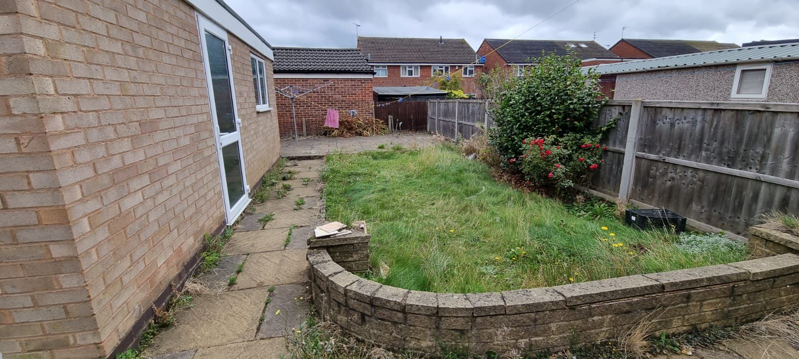 2 bedroom semi-detached bungalow For Sale in Leicester - Photograph 5.