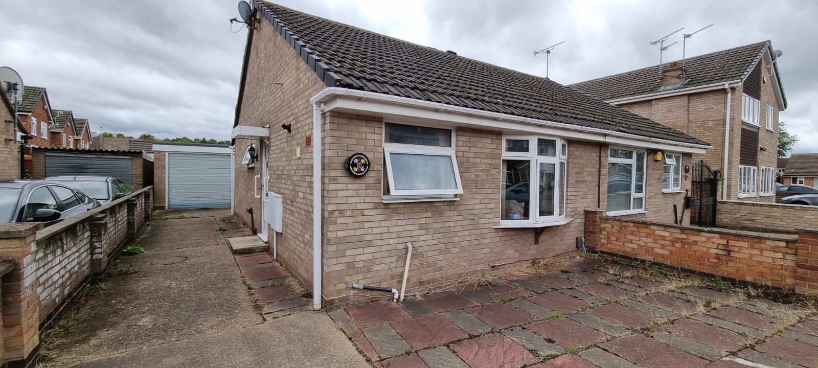 2 bedroom semi-detached bungalow For Sale in Leicester - Photograph 1.