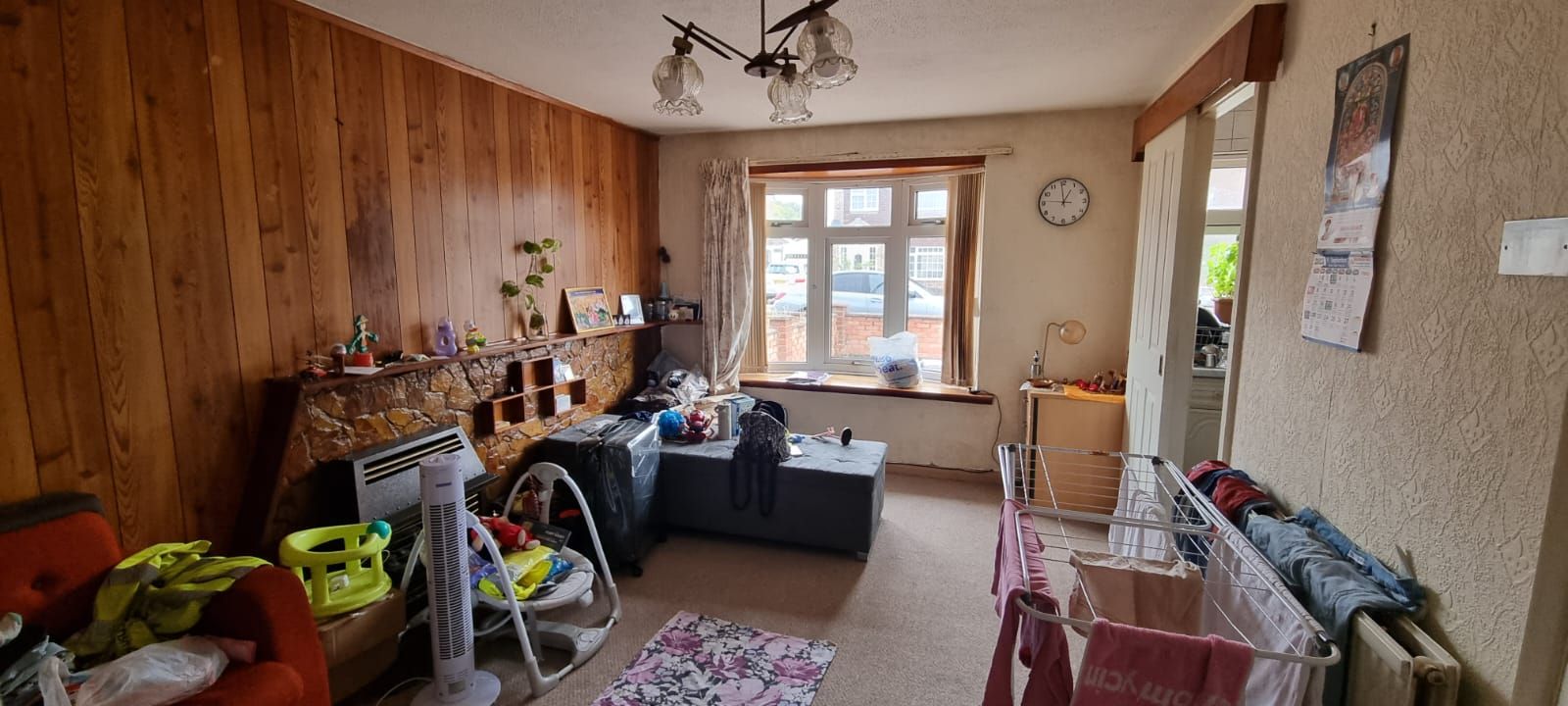 2 bedroom semi-detached bungalow For Sale in Leicester - Photograph 2.