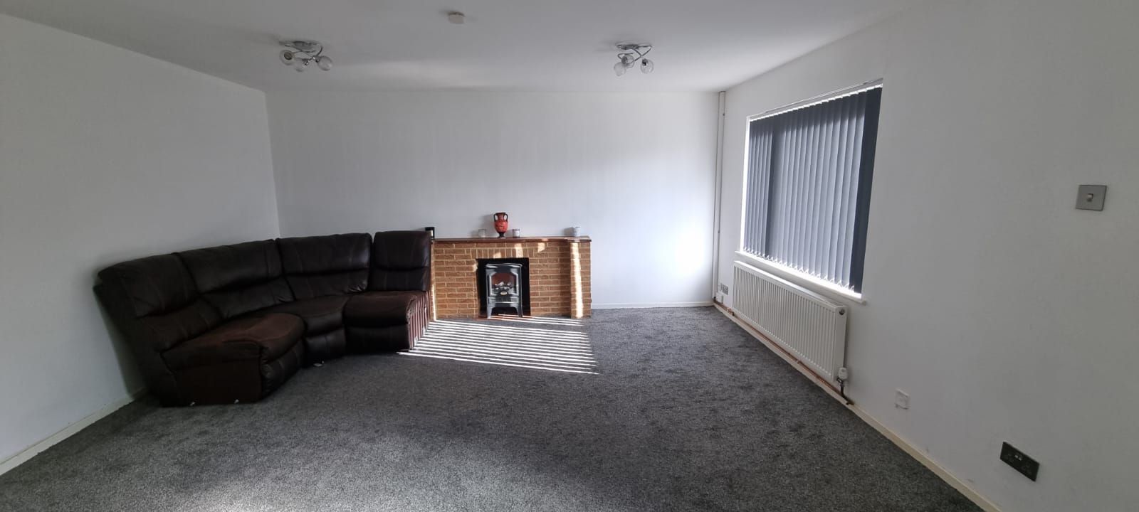 2 bedroom semi-detached bungalow To Let in Leicester - Photograph 2.