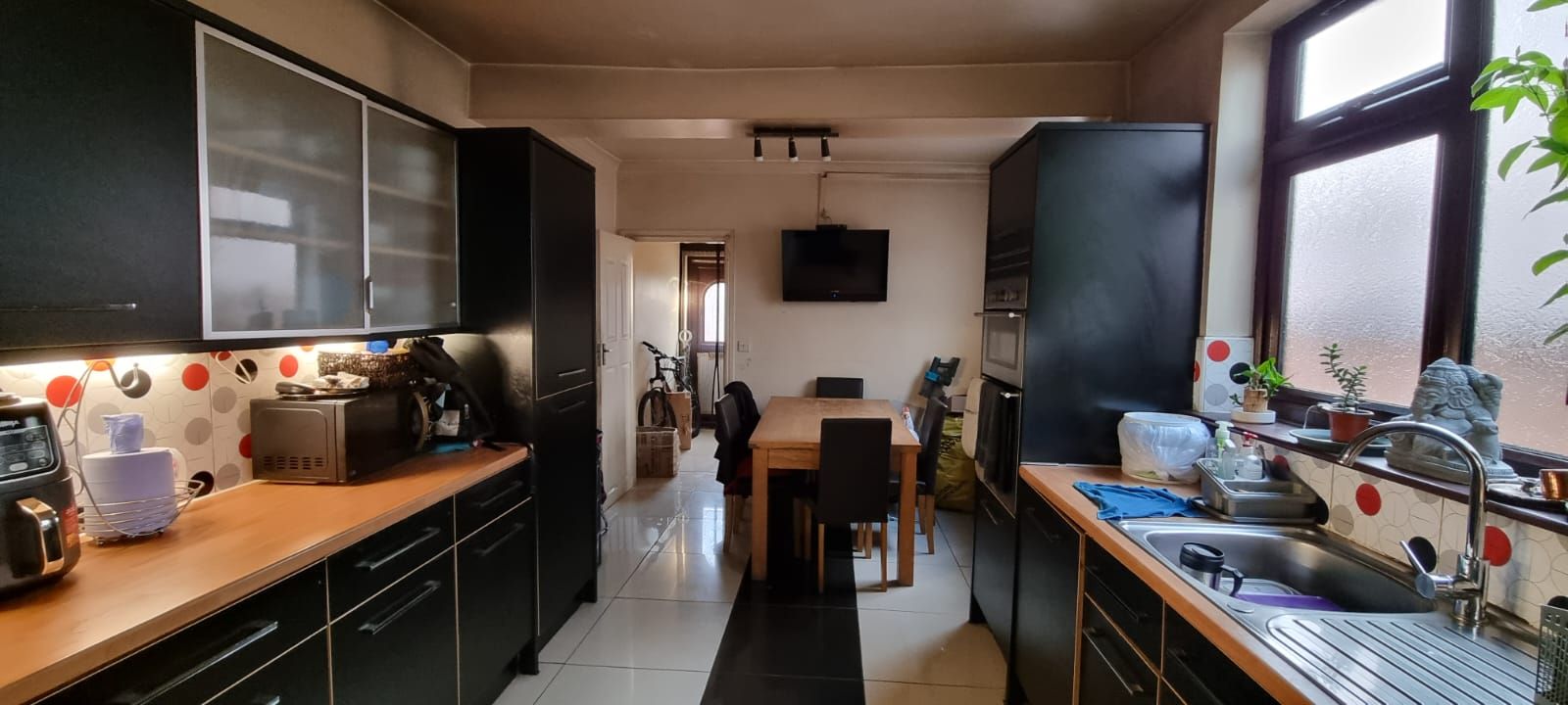 4 bedroom semi-detached house For Sale in Leicester - Photograph 9.
