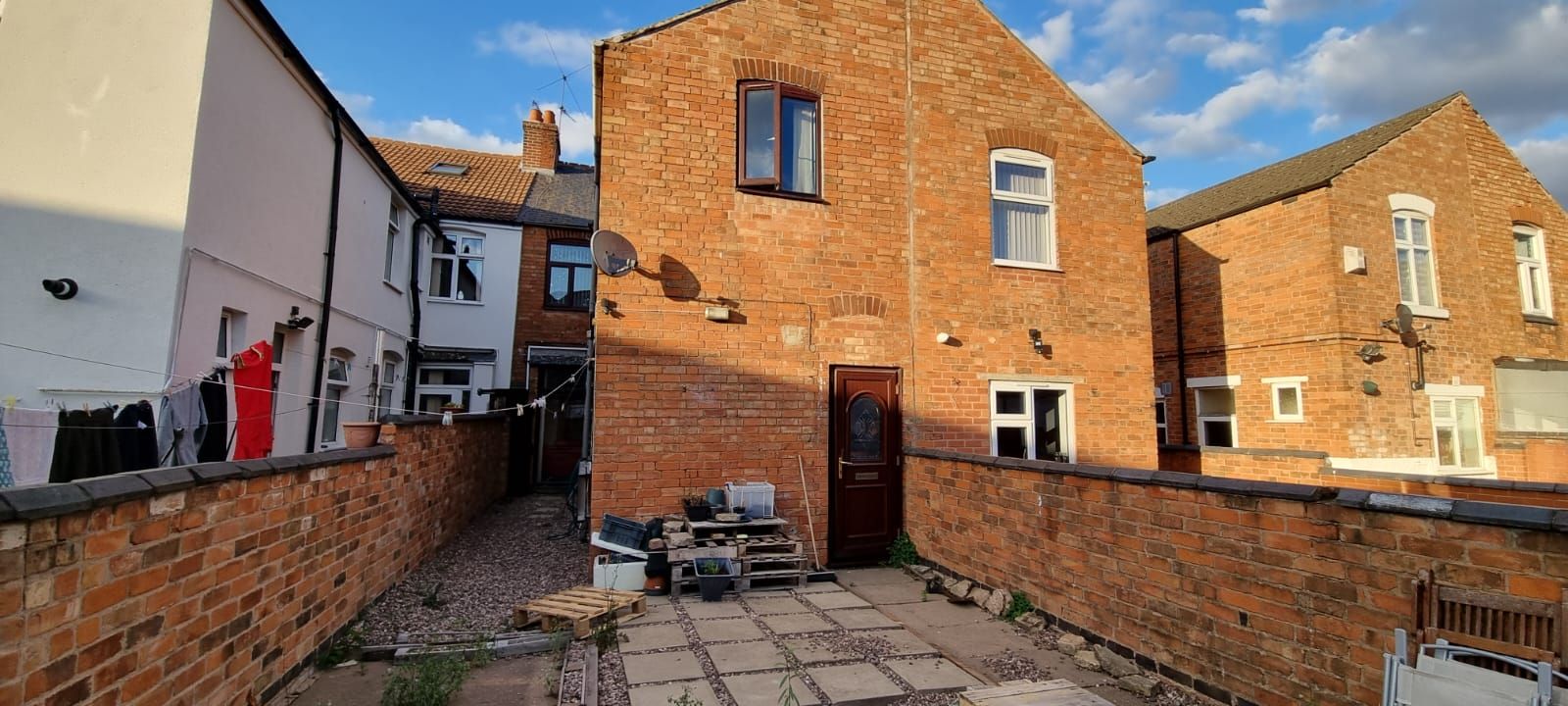 4 bedroom semi-detached house For Sale in Leicester - Photograph 25.