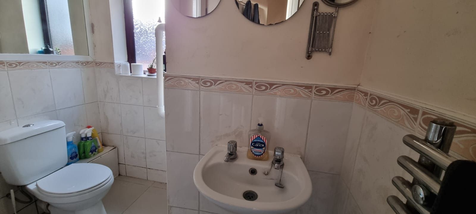 4 bedroom semi-detached house For Sale in Leicester - Photograph 12.