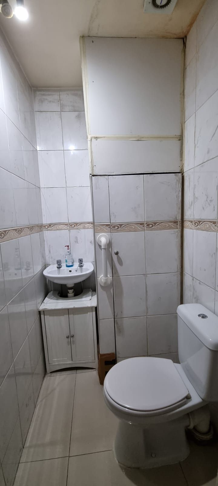 4 bedroom semi-detached house For Sale in Leicester - Photograph 23.