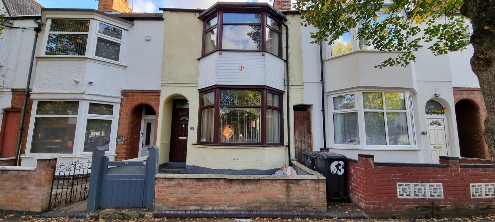 4 bedroom semi-detached house For Sale in Leicester - Photograph 1.