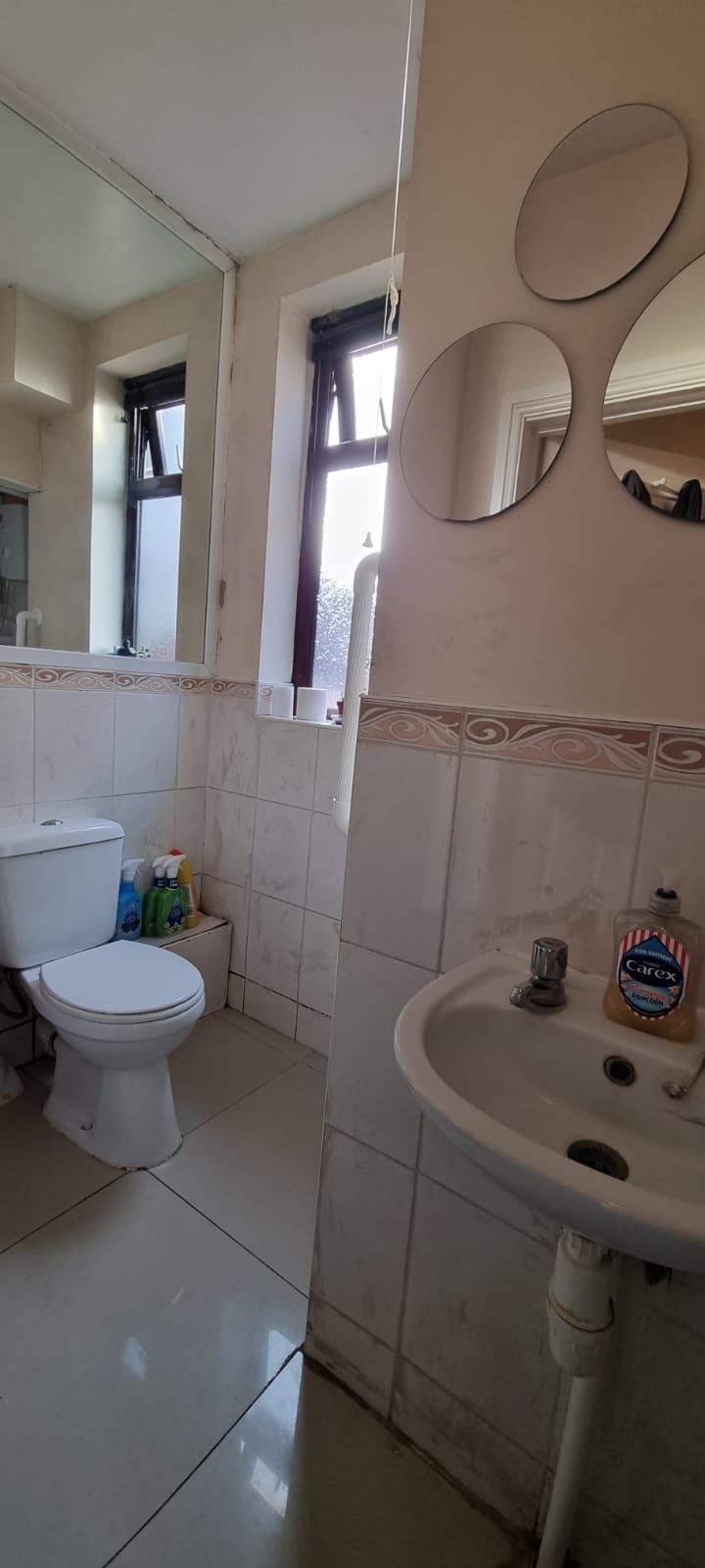4 bedroom semi-detached house For Sale in Leicester - Photograph 11.