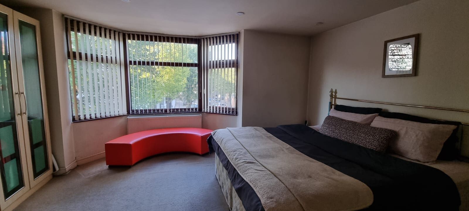 4 bedroom semi-detached house For Sale in Leicester - Photograph 15.