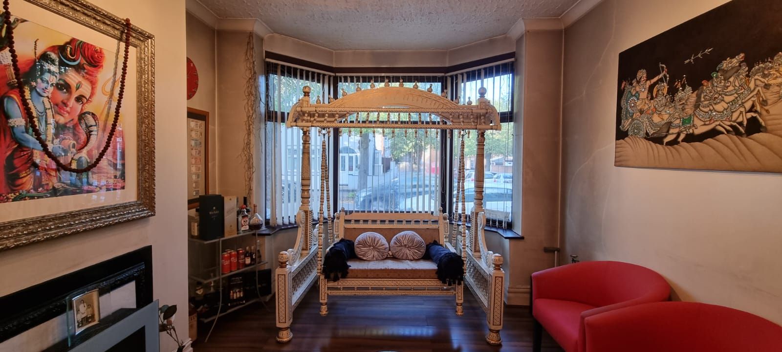 4 bedroom semi-detached house For Sale in Leicester - Photograph 4.