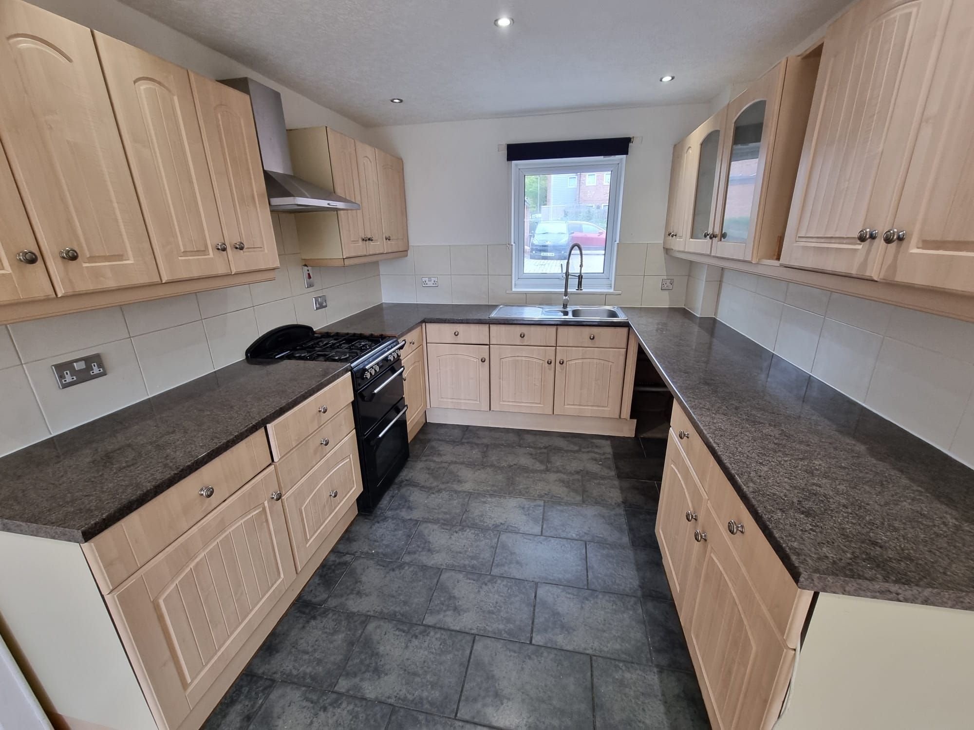 3 bedroom town house For Sale in Leicester - Photograph 5.