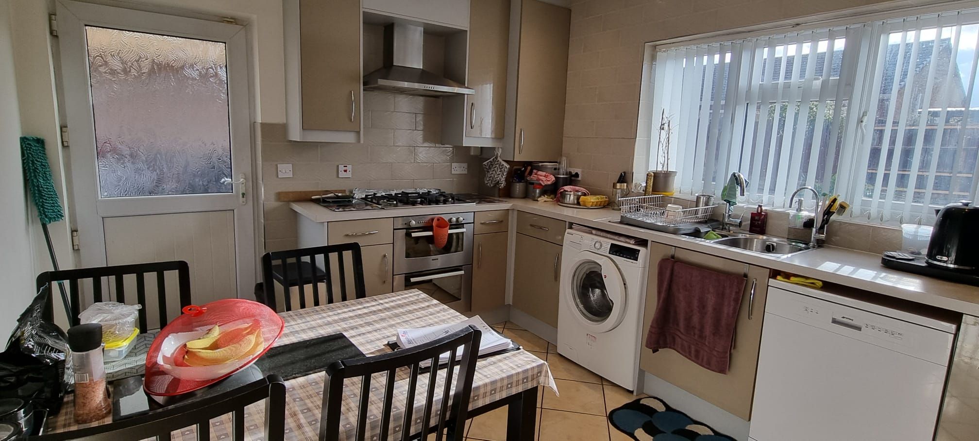 2 bedroom detached bungalow To Let in Leicester - Property photograph.