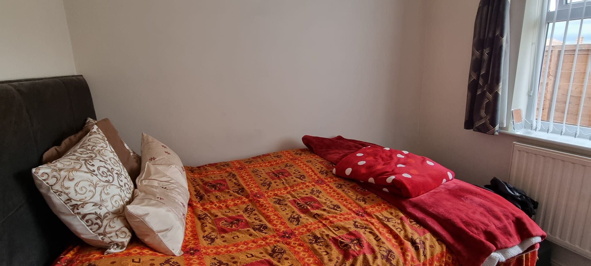 2 bedroom detached bungalow To Let in Leicester - Photograph 6.