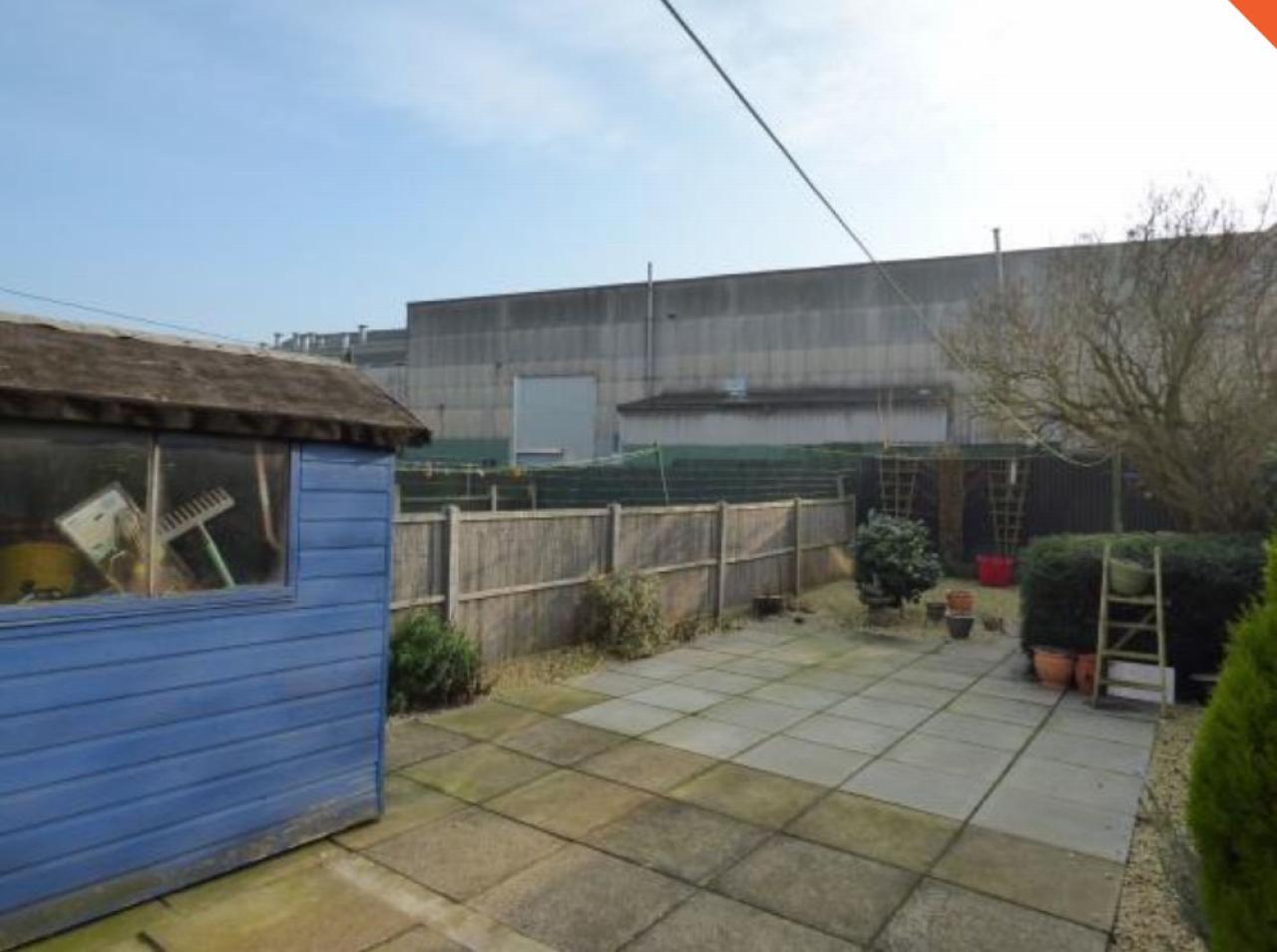 2 bedroom mid terraced house To Let in Leicester - Photograph 17.