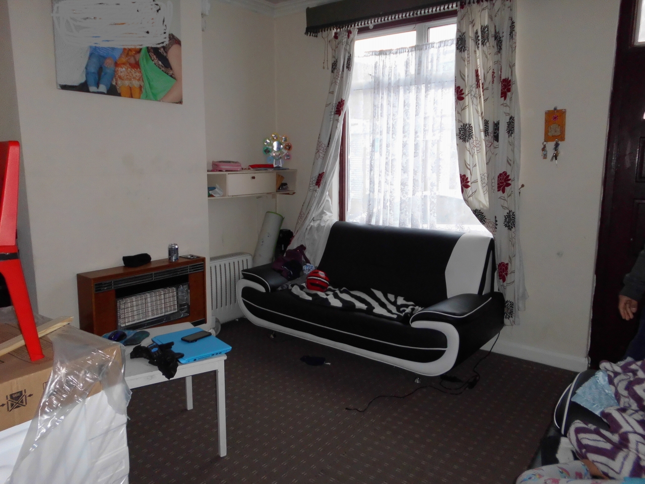 3 bedroom mid terraced house SSTC in Leicester - Photograph 2.