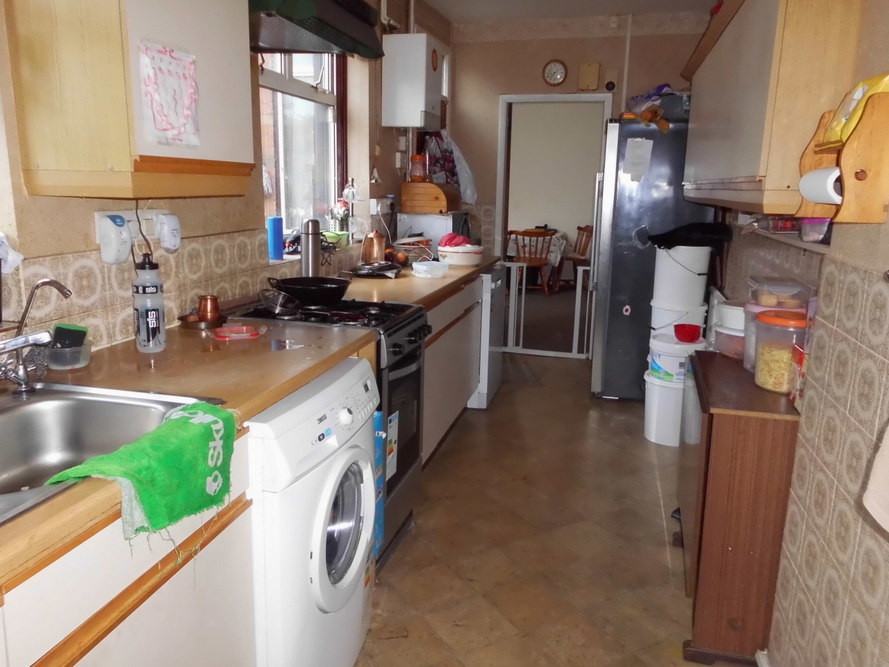 3 bedroom mid terraced house SSTC in Leicester - Photograph 4.