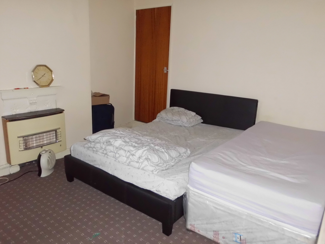 3 bedroom mid terraced house SSTC in Leicester - Photograph 7.