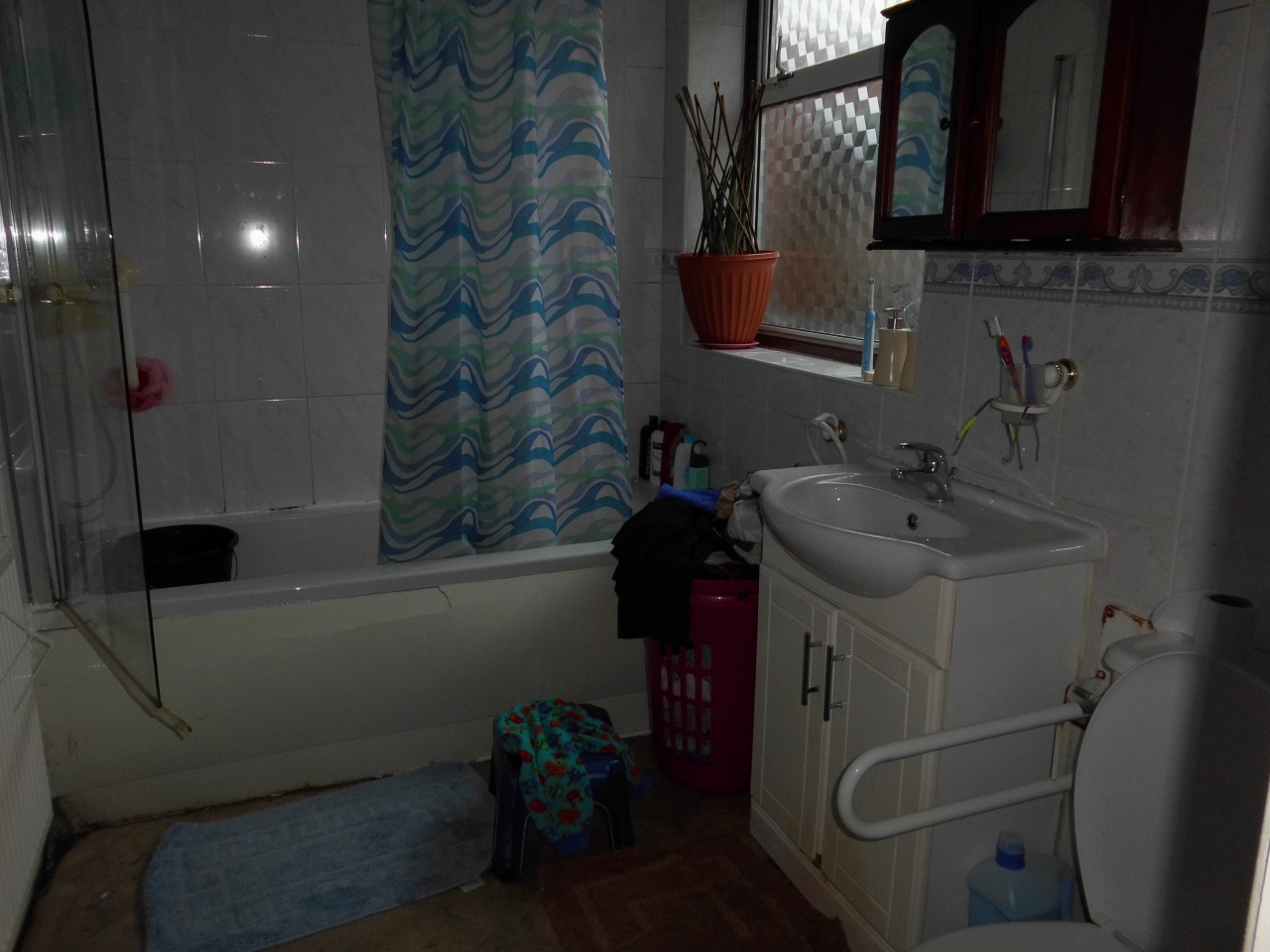 3 bedroom mid terraced house SSTC in Leicester - Photograph 9.