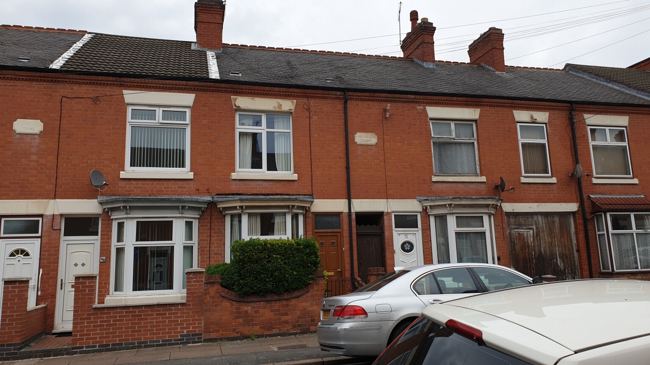 3 bedroom mid terraced house SSTC in Leicester - Photograph 1.