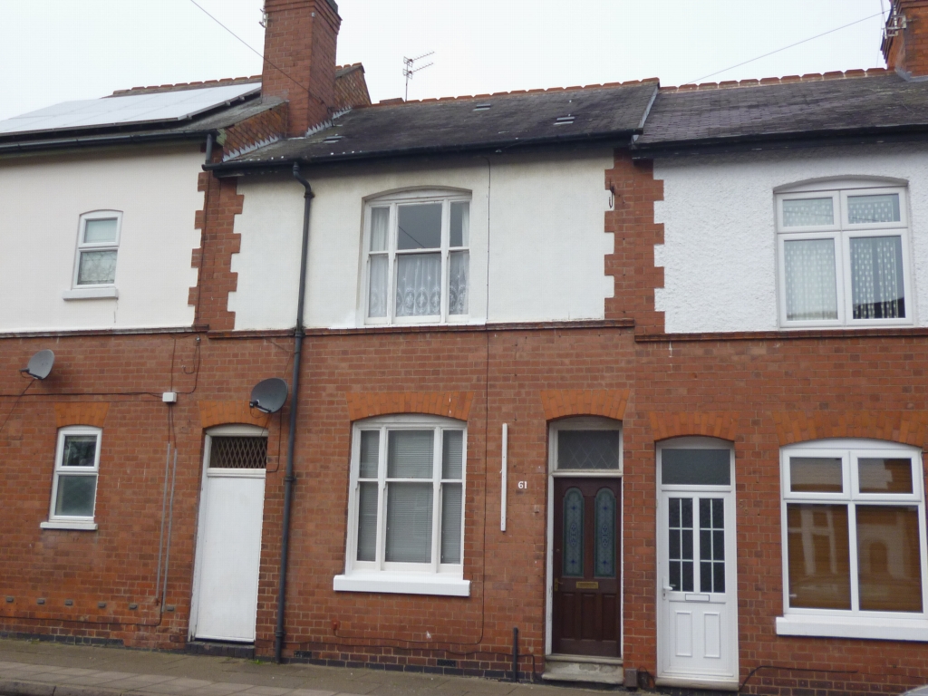5 bedroom mid terraced house SSTC in Leicester - Photograph 1.