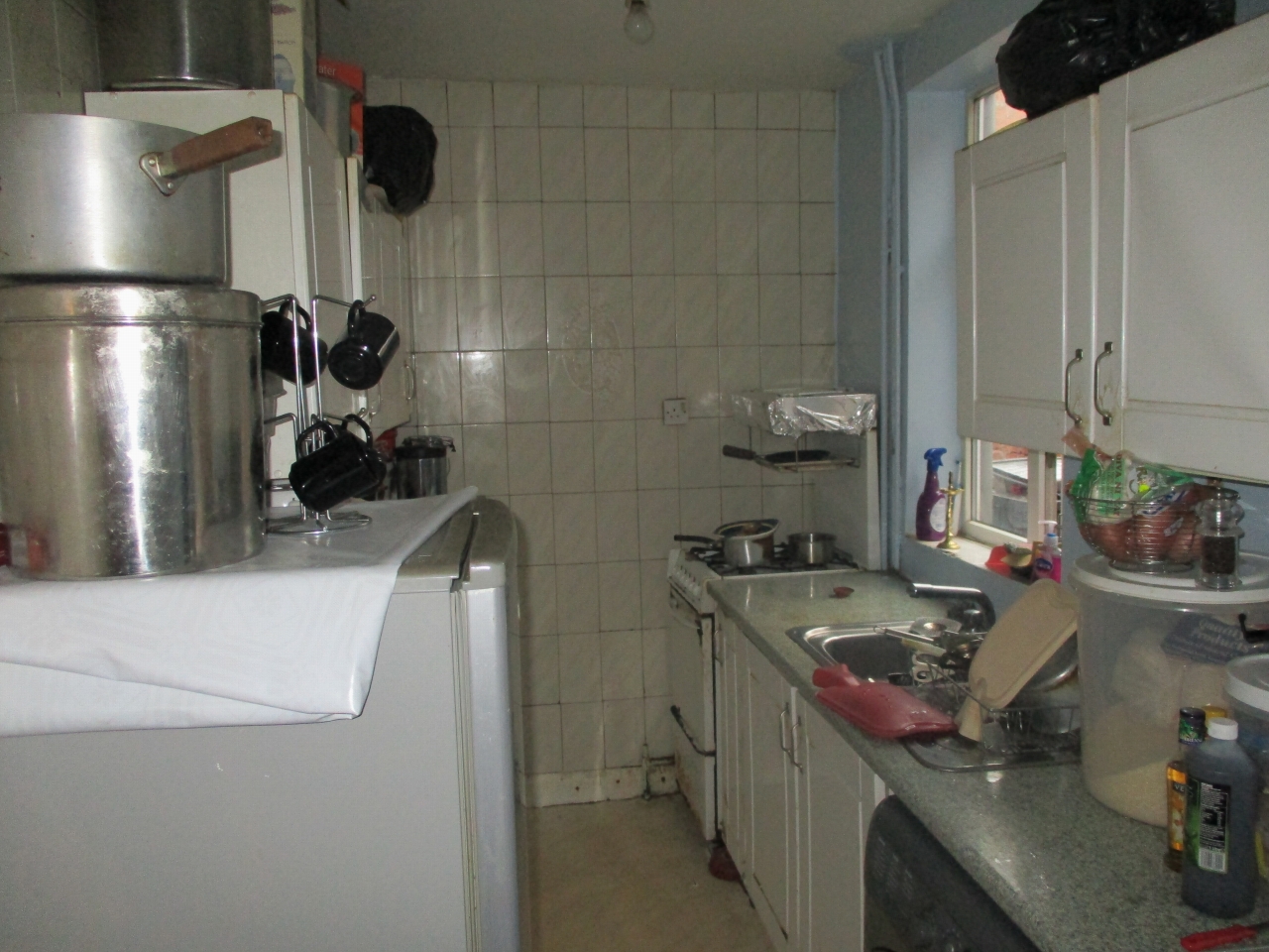 2 bedroom mid terraced house SSTC in Leicester - Photograph 5.