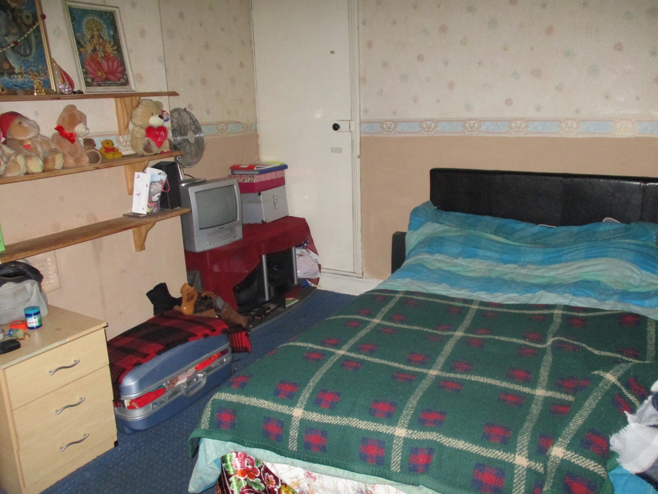 2 bedroom mid terraced house SSTC in Leicester - Photograph 6.